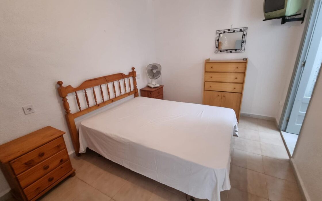 Бунгало 1 комната в Торревьехе 43 кв.м с террасой 16 кв.м