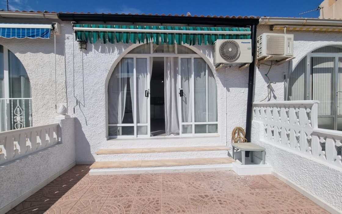 Бунгало 1 комната в Торревьехе 43 кв.м с террасой 16 кв.м