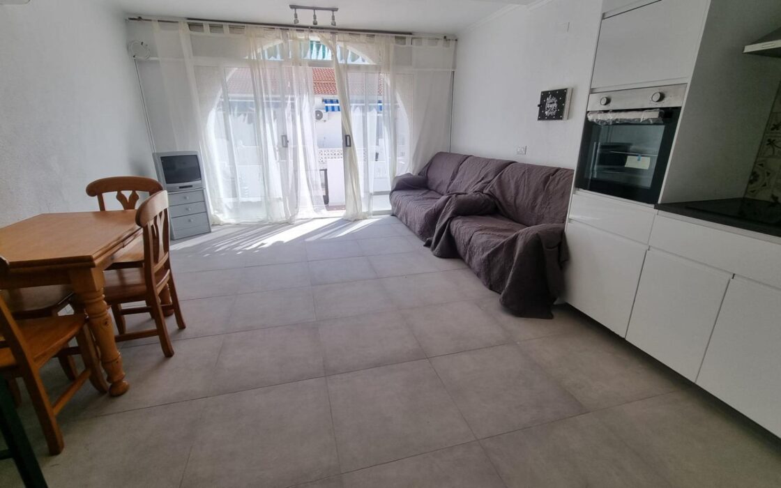 Бунгало 1 комната в Торревьехе 43 кв.м с террасой 16 кв.м