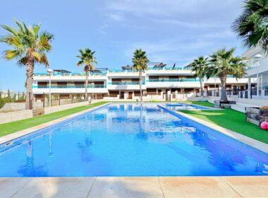 Бунгало 113 кв.м с террасой в Торревьехе у моря