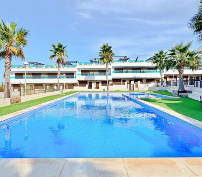 Бунгало 113 кв.м с террасой в Торревьехе у моря