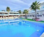 Бунгало 113 кв.м с террасой в Торревьехе у моря