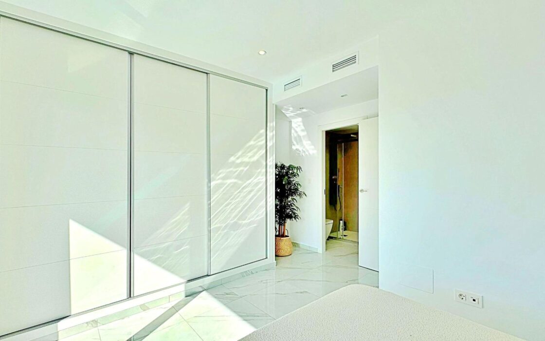 Бунгало 113 кв.м с террасой в Торревьехе у моря