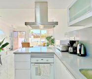 Бунгало 113 кв.м с террасой в Торревьехе у моря