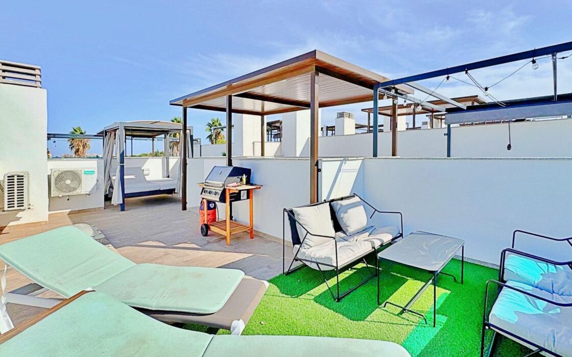 Бунгало 113 кв.м с террасой в Торревьехе у моря