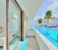 Бунгало 113 кв.м с террасой в Торревьехе у моря