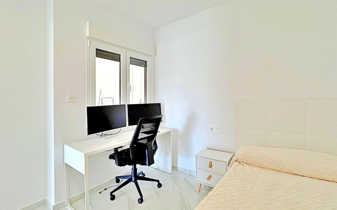 Бунгало 113 кв.м с террасой в Торревьехе у моря