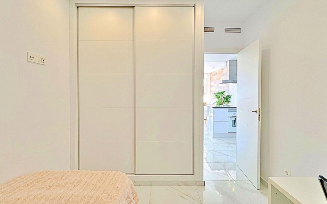 Бунгало 113 кв.м с террасой в Торревьехе у моря