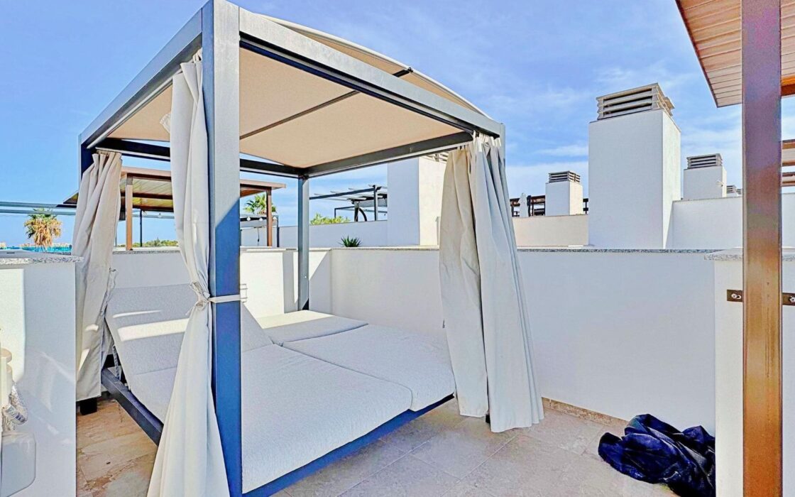 Бунгало 113 кв.м с террасой в Торревьехе у моря