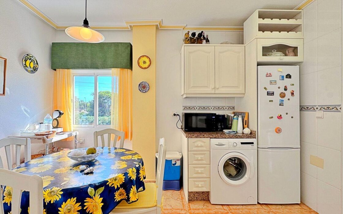 Бунгало 3 комнаты в Ориуэла Коста 650 м до моря