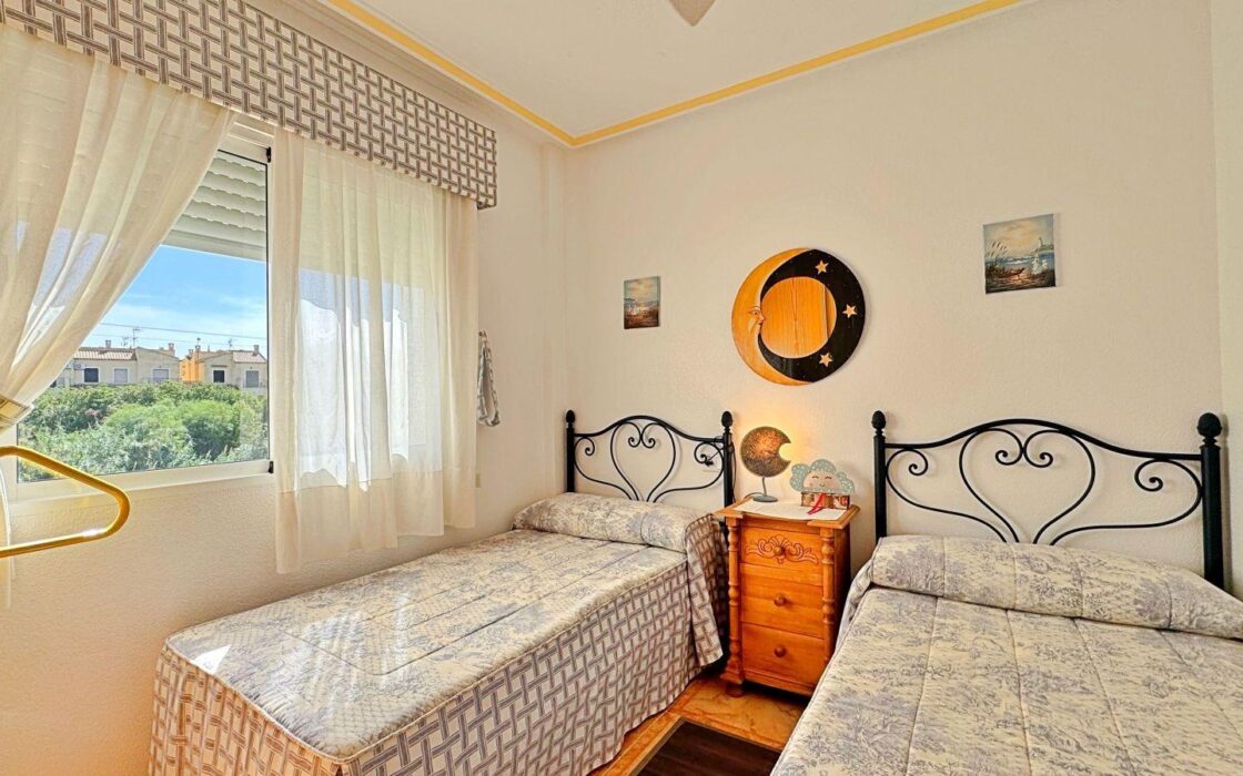 Бунгало 3 комнаты в Ориуэла Коста 650 м до моря