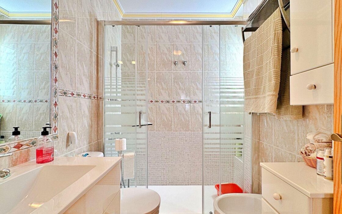 Бунгало 3 комнаты в Ориуэла Коста 650 м до моря