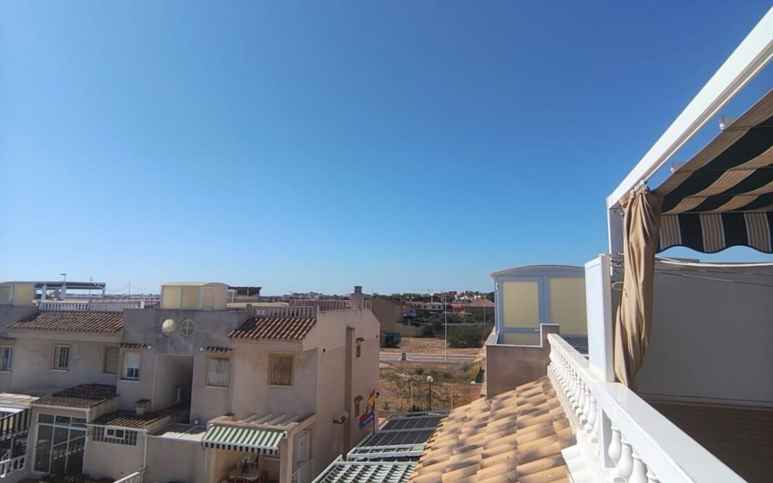 Бунгало в Торревьехе 3 комнаты с бассейном и зонами отдыха