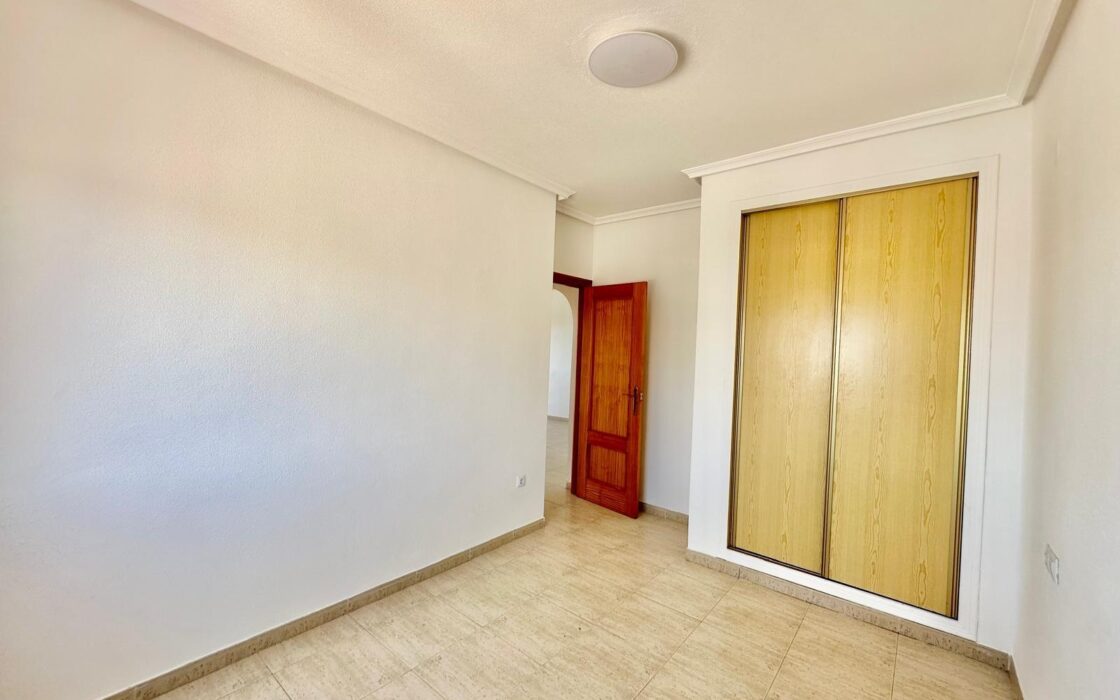 Бунгало на верхнем этаже в Орихуэла Коста у моря 68 кв.м