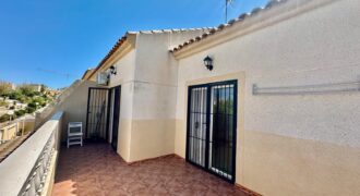 Бунгало на верхнем этаже в Орихуэла Коста у моря 68 кв.м