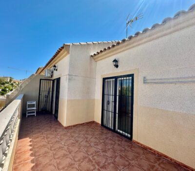 Бунгало на верхнем этаже в Орихуэла Коста у моря 68 кв.м