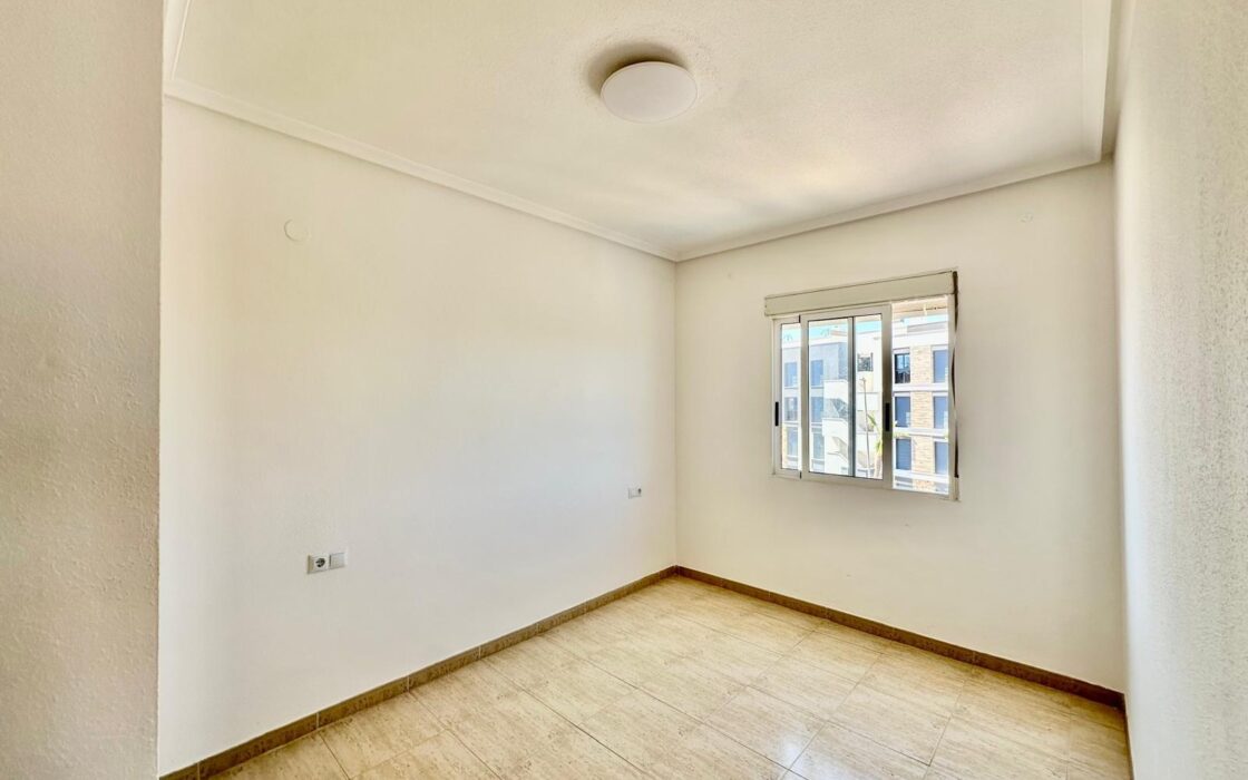 Бунгало на верхнем этаже в Орихуэла Коста у моря 68 кв.м