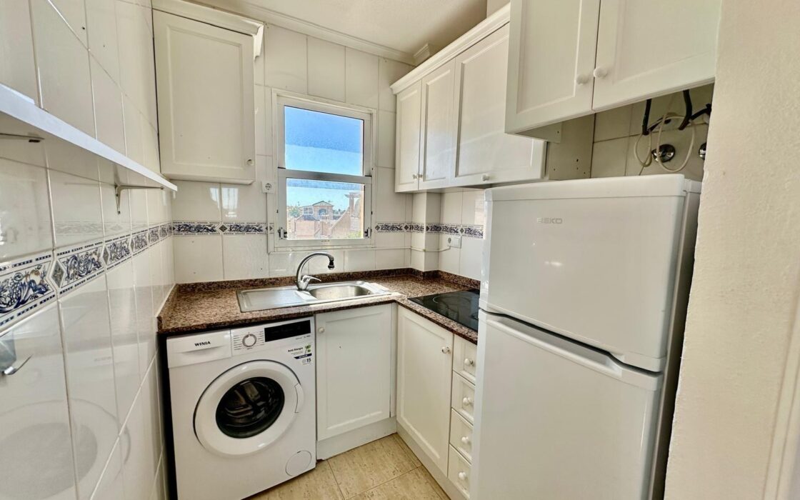 Бунгало на верхнем этаже в Орихуэла Коста у моря 68 кв.м