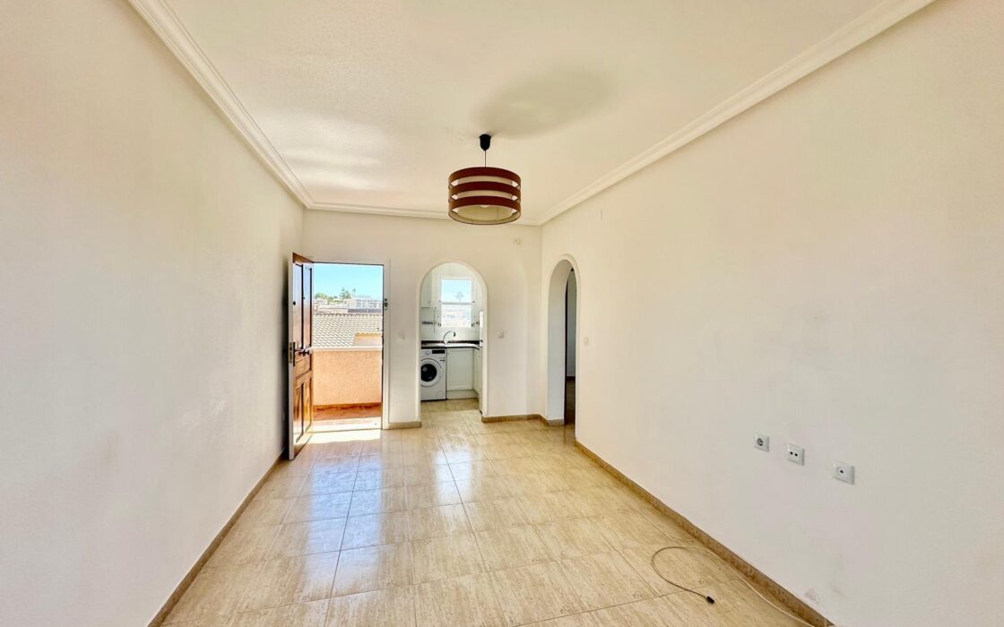 Бунгало на верхнем этаже в Орихуэла Коста у моря 68 кв.м