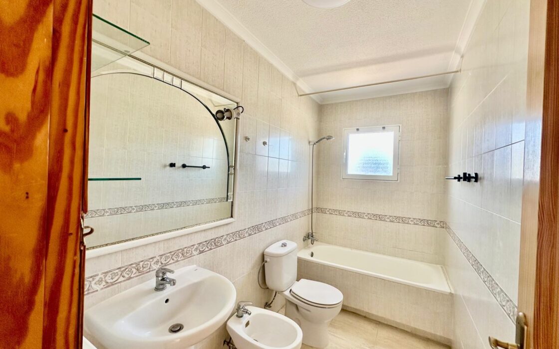 Бунгало на верхнем этаже в Орихуэла Коста у моря 68 кв.м