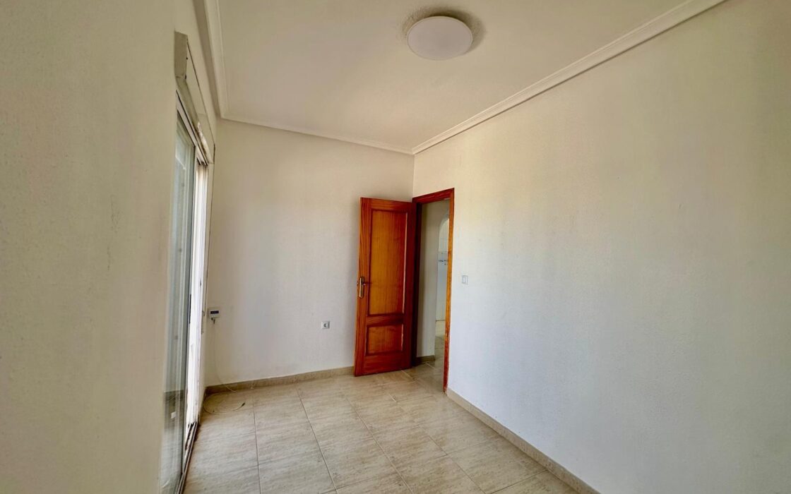 Бунгало на верхнем этаже в Орихуэла Коста у моря 68 кв.м