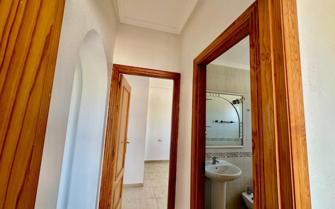 Бунгало на верхнем этаже в Орихуэла Коста у моря 68 кв.м