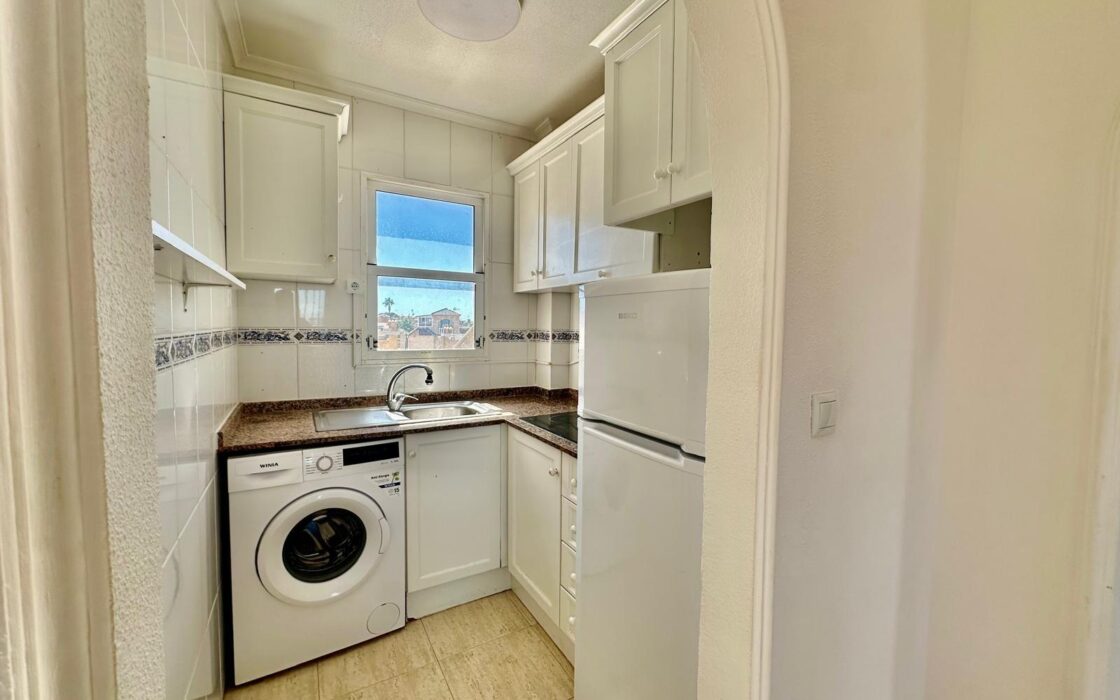 Бунгало на верхнем этаже в Орихуэла Коста у моря 68 кв.м