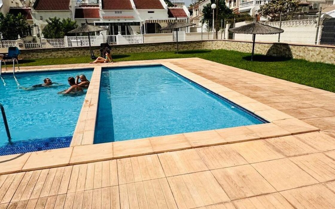 Бунгало в Торревьехе 86 кв.м, 300 м до моря, с балконом