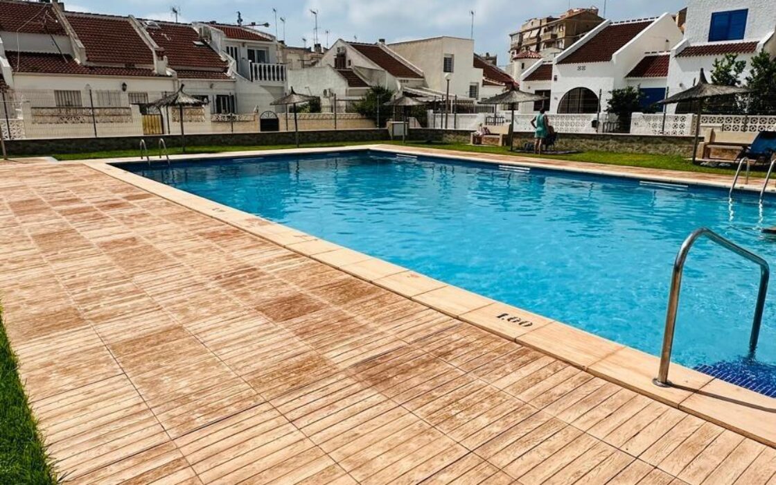 Бунгало в Торревьехе 86 кв.м, 300 м до моря, с балконом