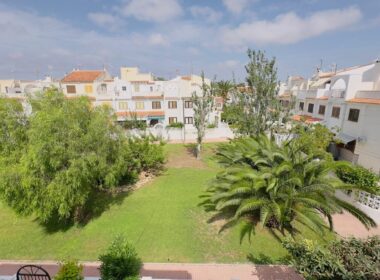 Бунгало в Торревьехе 86 кв.м, 300 м до моря, с балконом