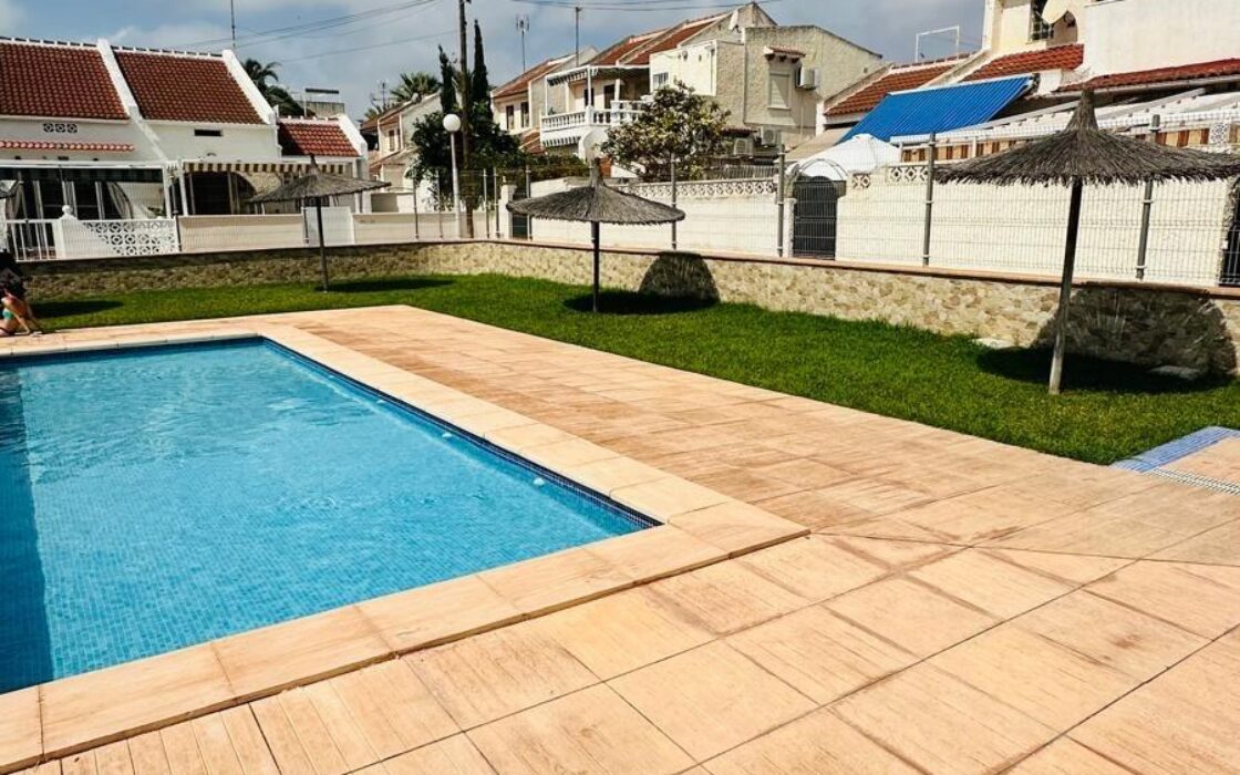 Бунгало в Торревьехе 86 кв.м, 300 м до моря, с балконом