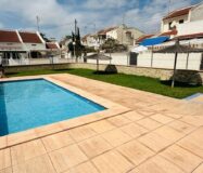 Бунгало в Торревьехе 86 кв.м, 300 м до моря, с балконом