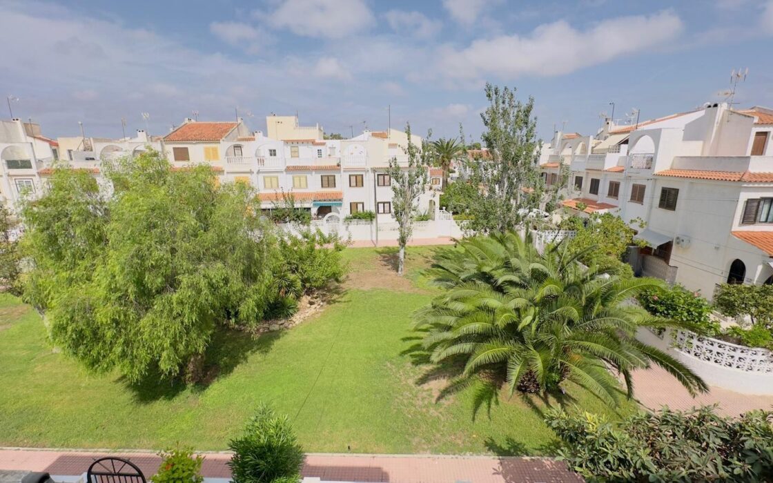 Бунгало в Торревьехе 86 кв.м, 300 м до моря, с балконом