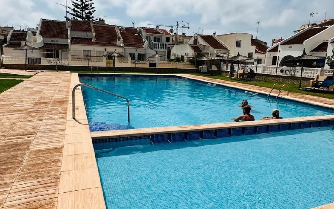 Бунгало в Торревьехе 86 кв.м, 300 м до моря, с балконом