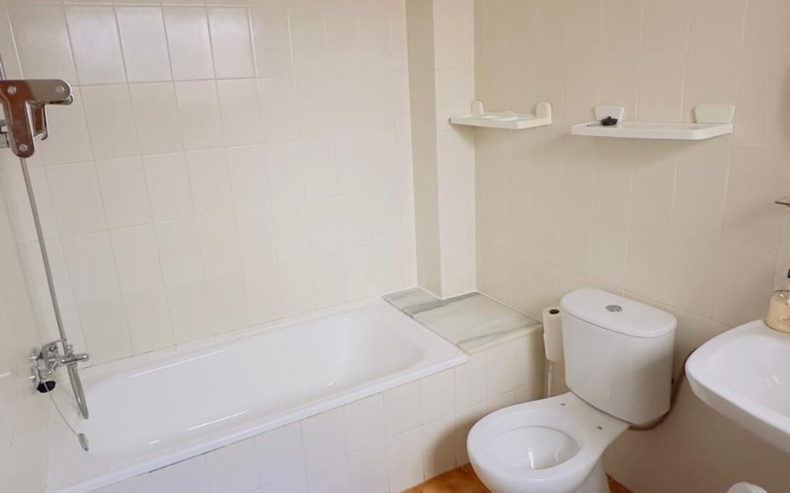 Бунгало в Торревьехе 86 кв.м, 300 м до моря, с балконом