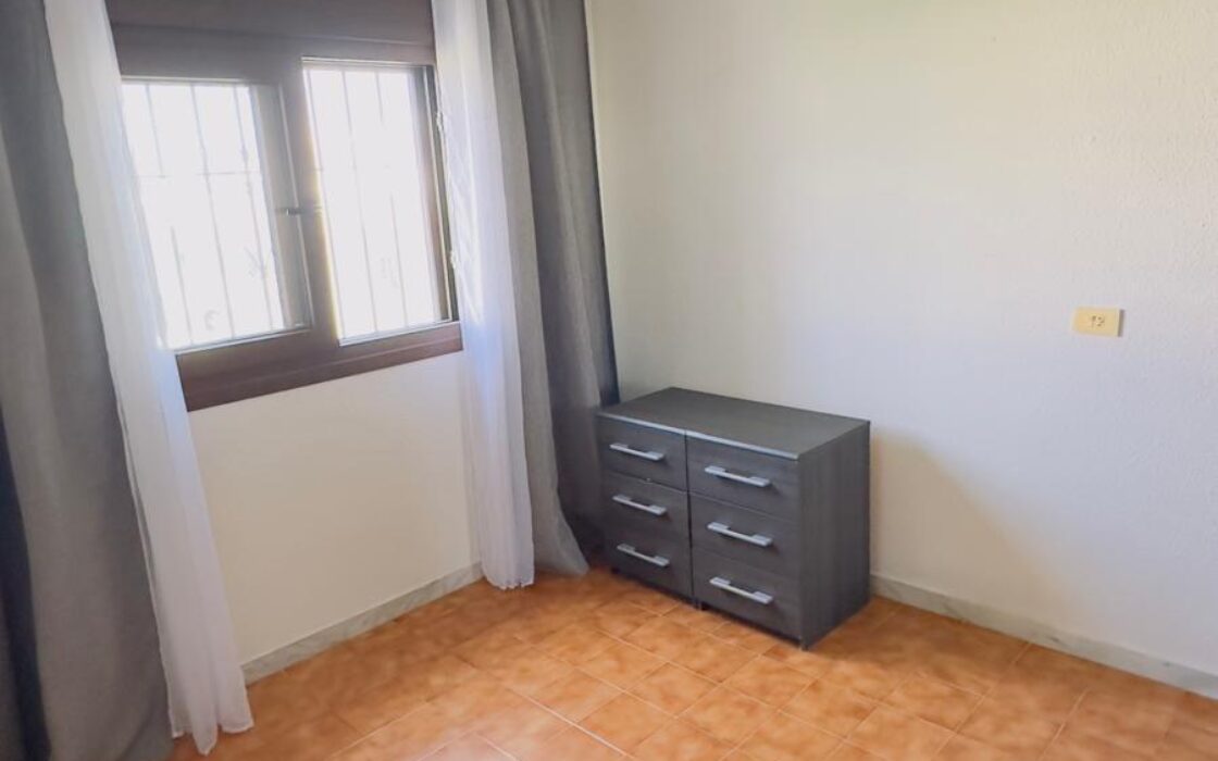 Бунгало в Торревьехе 86 кв.м, 300 м до моря, с балконом