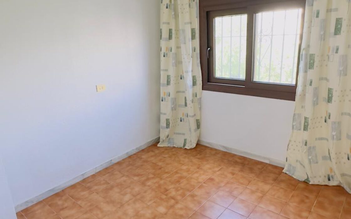 Бунгало в Торревьехе 86 кв.м, 300 м до моря, с балконом