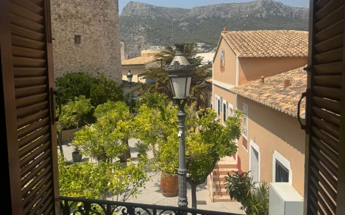 Бунгало 258 кв.м в историческом центре Кальпы с террасами