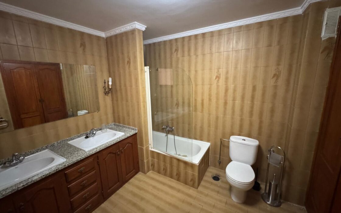 Бунгало 258 кв.м в историческом центре Кальпы с террасами