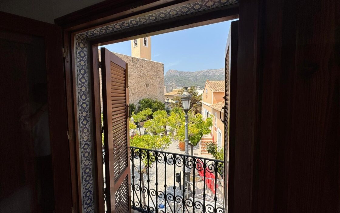 Бунгало 258 кв.м в историческом центре Кальпы с террасами