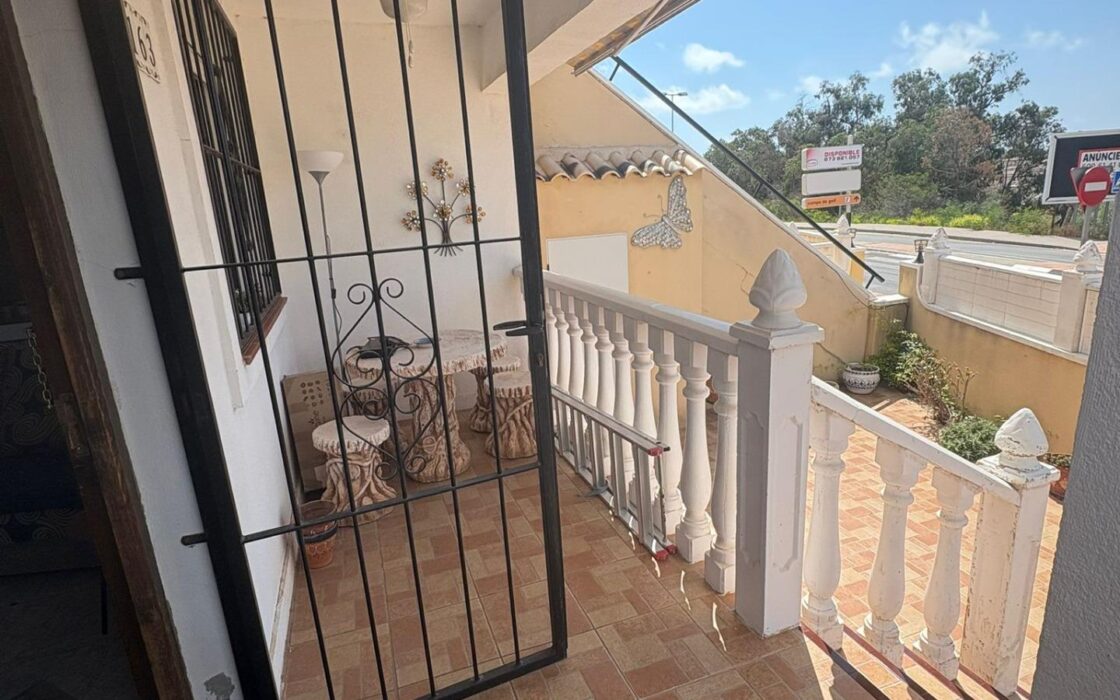 Бунгало в San Miguel de Salinas с бассейном 45 кв.м