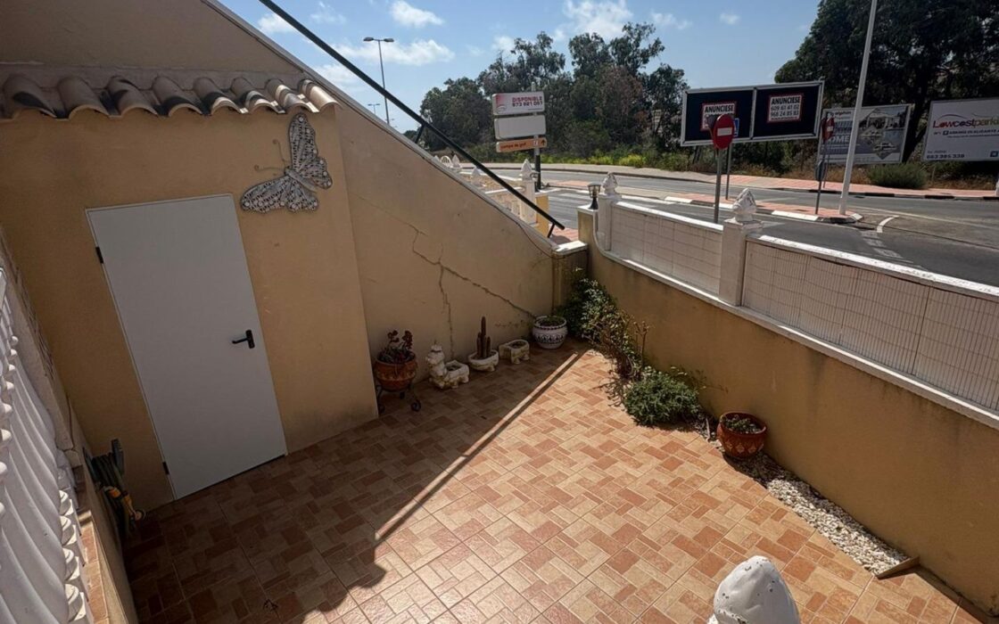 Бунгало в San Miguel de Salinas с бассейном 45 кв.м