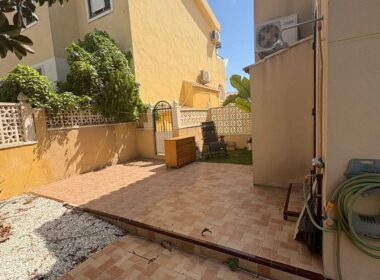 Бунгало в San Miguel de Salinas с бассейном 45 кв.м