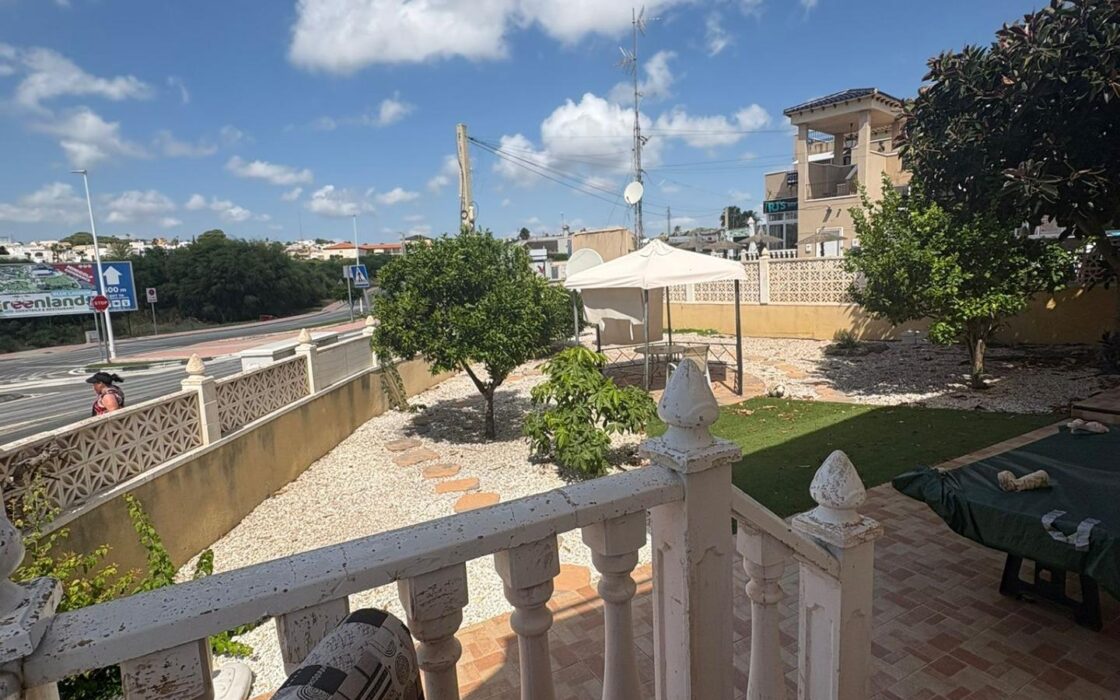 Бунгало в San Miguel de Salinas с бассейном 45 кв.м