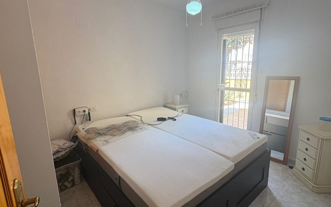 Бунгало в San Miguel de Salinas с бассейном 45 кв.м