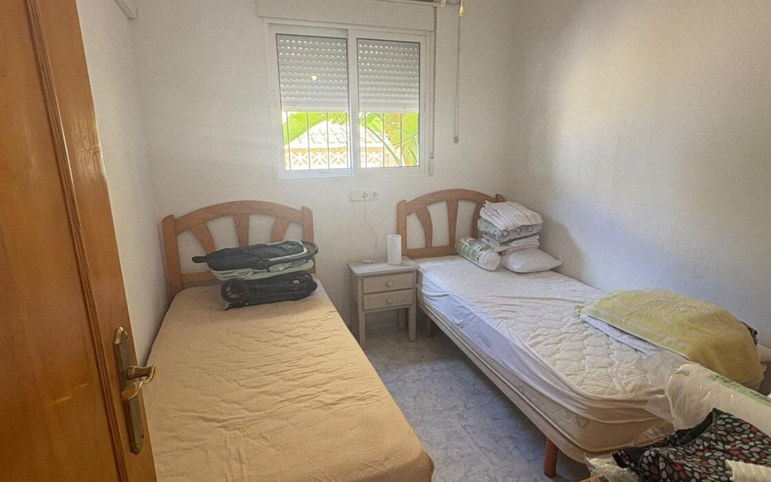 Бунгало в San Miguel de Salinas с бассейном 45 кв.м