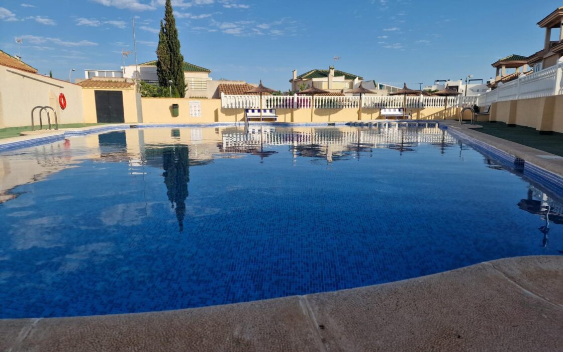 Бунгало 53 кв.м в Торревьехе с террасой у моря