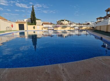 Бунгало 53 кв.м в Торревьехе с террасой у моря