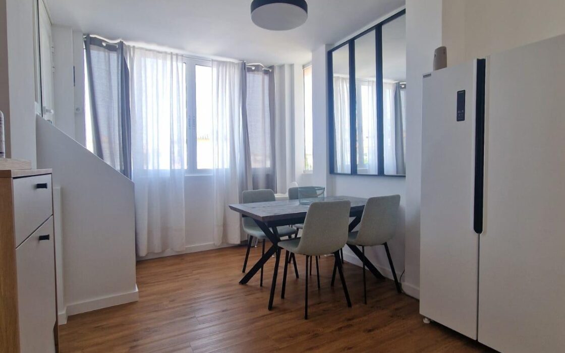 Бунгало 53 кв.м в Торревьехе с террасой у моря