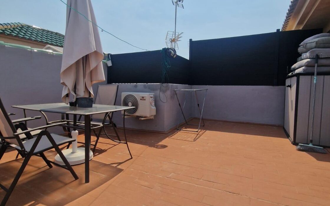 Бунгало 53 кв.м в Торревьехе с террасой у моря